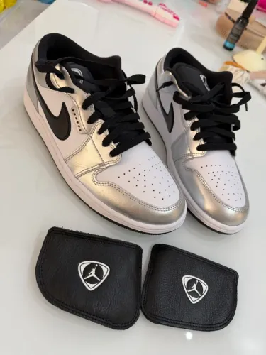 Tênis nike air jordan low SE prata tamanho 40/41