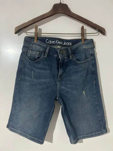 Bermuda Calvin Clain original, nunca usada, caimento perfeito, no Brasil veste 38