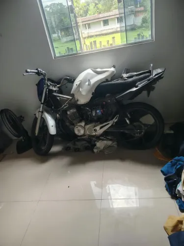 Moto parada para venda!