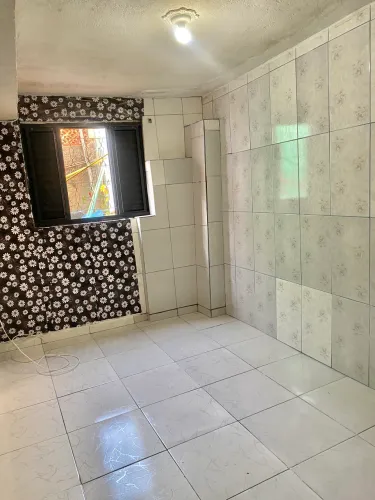 ALUGA-SE QUARTO E COZINHA 