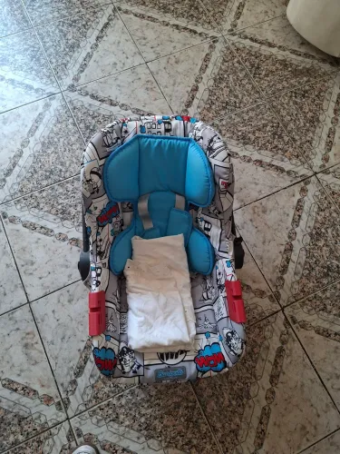 Cadeira de bebê para alimentação e descanso 