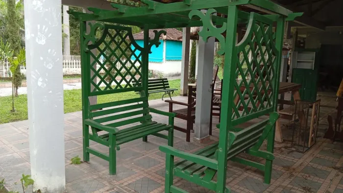 Balanço demolição em bom estado.