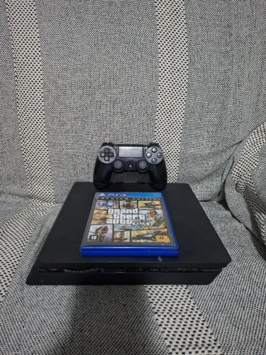 PS4 Slim 1TB + 3 jogos + 2 controles