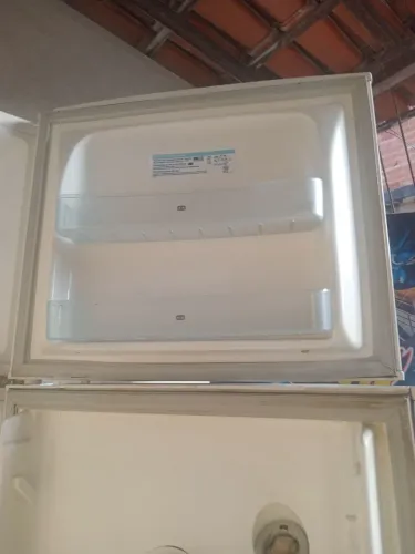 Vendo geladeira Electrolux frost free df35 não está gelando 