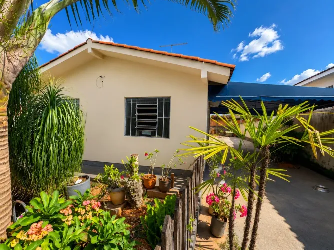 Venda | Casa em terreno inteiro em Maringá