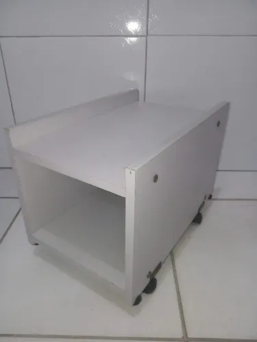 Suporte com rodinha para CPU e estabilizador/nobreak em mdf branco