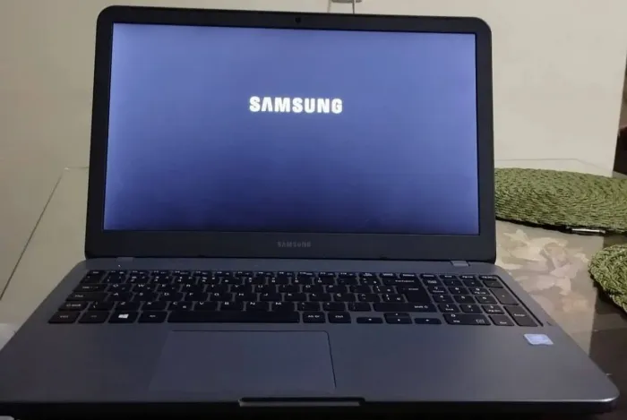 Notebook Samsung com tela vibrante