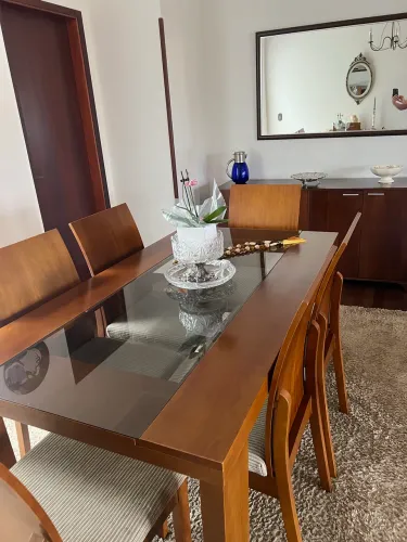 Conjunto Sala de Jantar em Madeira Maciça - Mesa 6 Lugares + Buffet + Tampo de Vidro