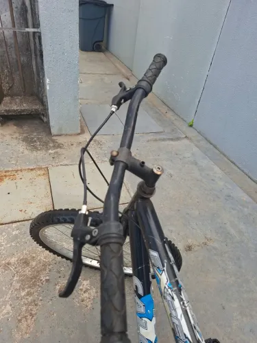 Bicicleta-precisa de ajustes (encher pneu-lubrificar)