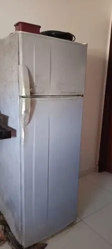 Kit Cozinha (Geladeira, fogão, mesa, armario)