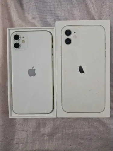 Iphone 11 64gb bateria 82% (precisa trocar a tela)