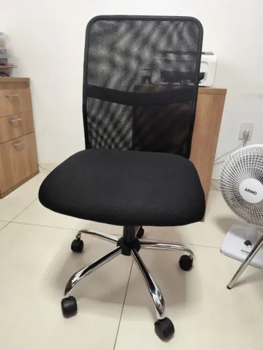 Cadeira de escritório Office Peter Mesh Preta com Regulagem de Altura - Base Cromada