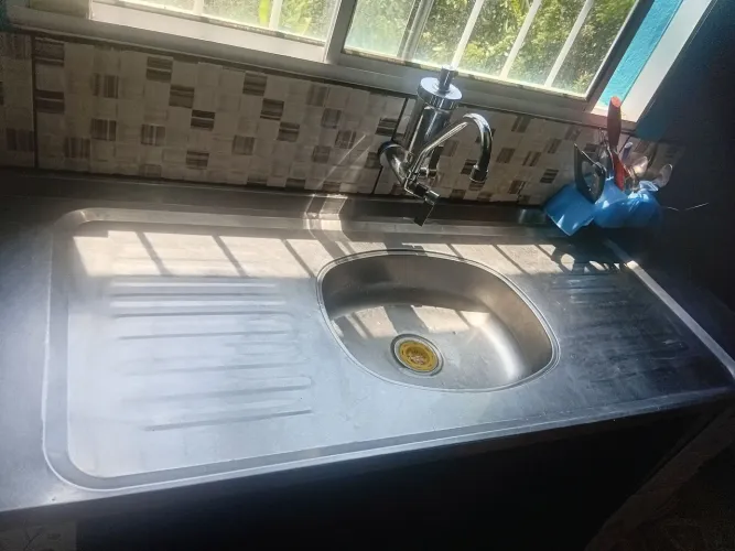 Vendo uma pia de inox1.50 usado bom nao retirar no endereço nao entrego