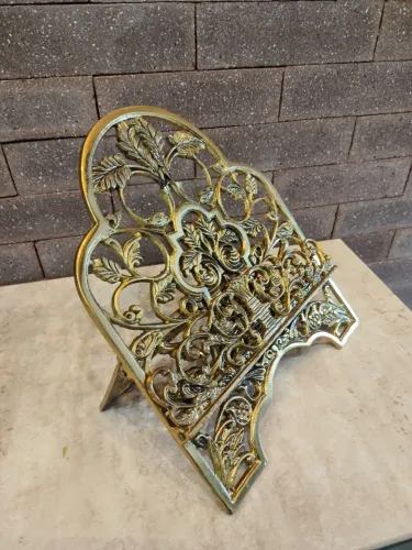 Suporte de Bíblia Antigo de Metal
