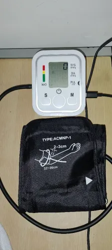 Medidor de pressão completo semi novo funciona na tomada bivolt e USB preço desapego 