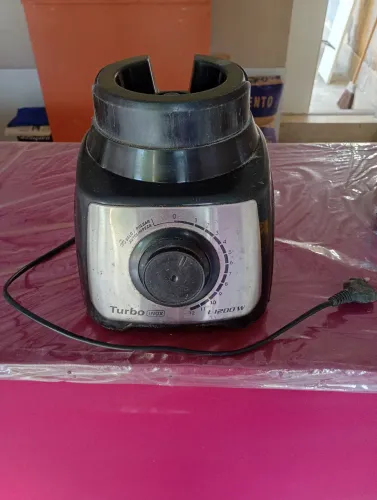 Vendo liquidificador marca Mundial turbo inox l 1200 e de 127 volts sem copo