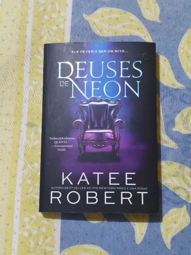 Livro Deuses de Neon