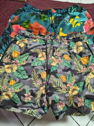 Vendo Por R$ 30,00 Cada Bermuda Masculina Tamanho M em Diversas Cores e Estampas.
