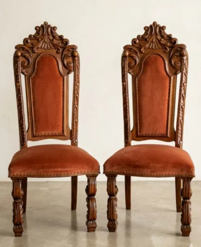 Cadeiras estilo colonial 