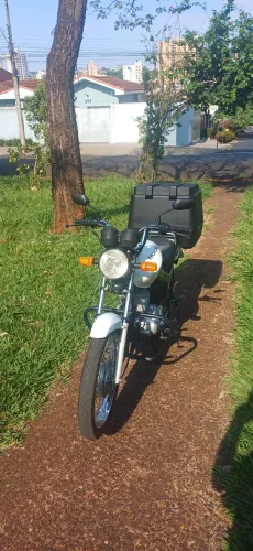 Moto cg 125 cargo com bau
