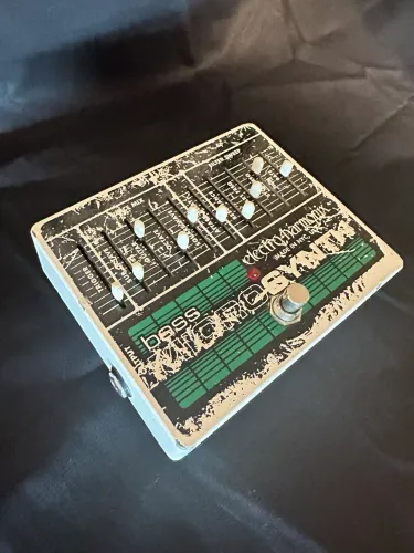 Pedal EHX Bass Micro Synth Analógico
