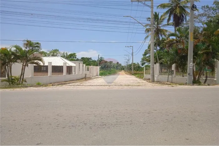 Terreno em Condomínio com 288m², com projeto de água, luz e meio fio existentes, com acess