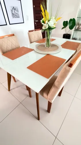 Mesa nova com 4 cadeiras