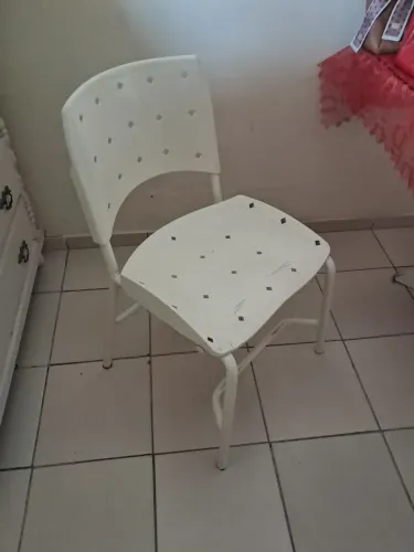 1 CADEIRA LARGA TODA DE FERRO