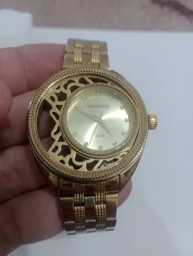 Relógio feminino dourado grande