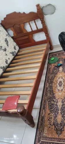 Cama de madeira