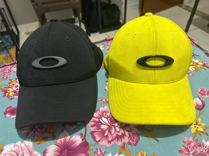 2 TICAN CAP OAKLEY ORIGINAIS, USADO 
