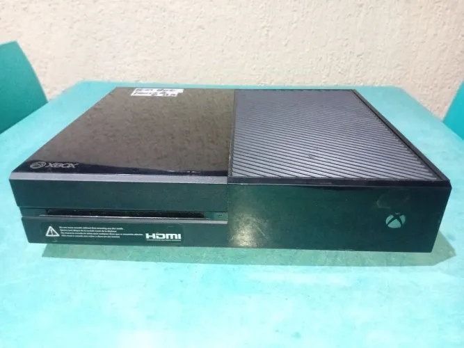 Xbox one fat com defeito.