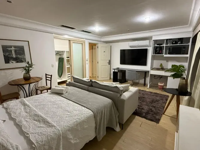 Flat com serviços na Barra