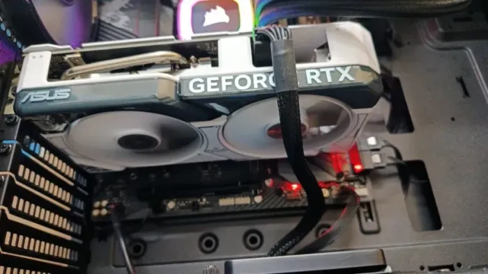 PLACA DE VÍDEO RTX 4060 ASUS DUAL OC 8GB WHITE SEMI NOVA COM CAIXA