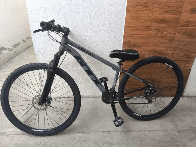 Bicicleta GTI aro 29, quadro 15. Cor cinza. Usada.