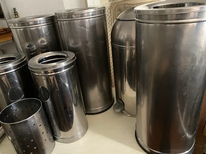 Latas de lixo em alumínio 