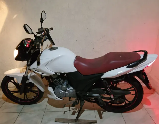 Vendo uma moto Dafra 150 vc ano 2014