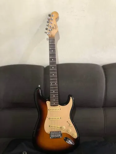 Guitarra Stratocaster Fender Squier Bullet (Modificada)