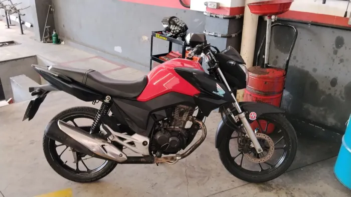 Titan 160 vermelha 