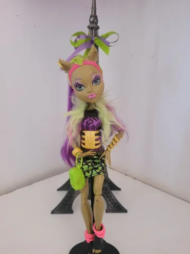 Monster High da linha Freaky Fusion, especificamente a personagem Clawvenus.