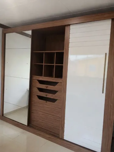 Guarda-Roupa Casal 3 Portas de Correr com Espelho Inteiro 