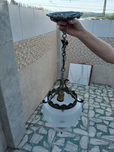 Lustre em bronze com cúpula em vidro jateado e desenhados, peças exclusiva 