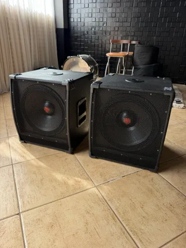Par Subwoofer 1600w RedBox 15 polegadas
