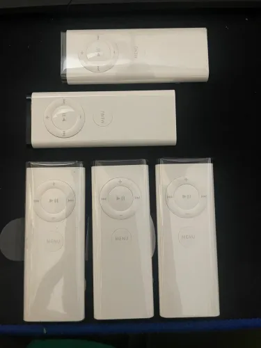 Lote Com 5 Controles Apple Remote Originais A1156 (04 na película) - Raridade - Envio OLX