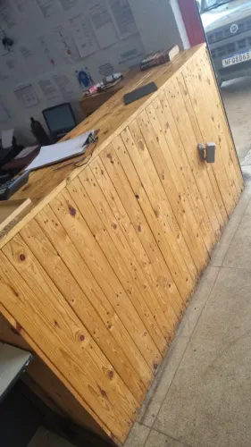 Balcão de madeira recepção 