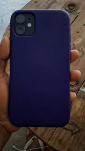 Vendo ou troco um iPhone 11 128gb preto com volta