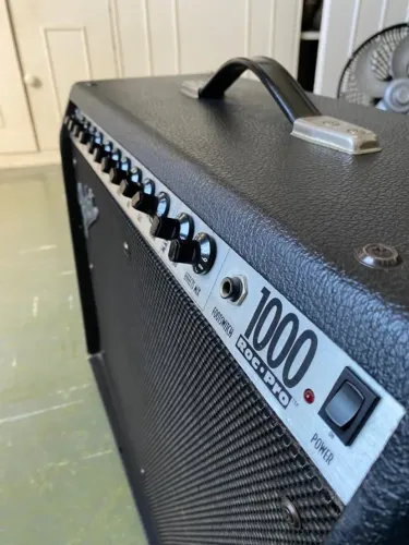 Amp Fender Roc Pro 1000