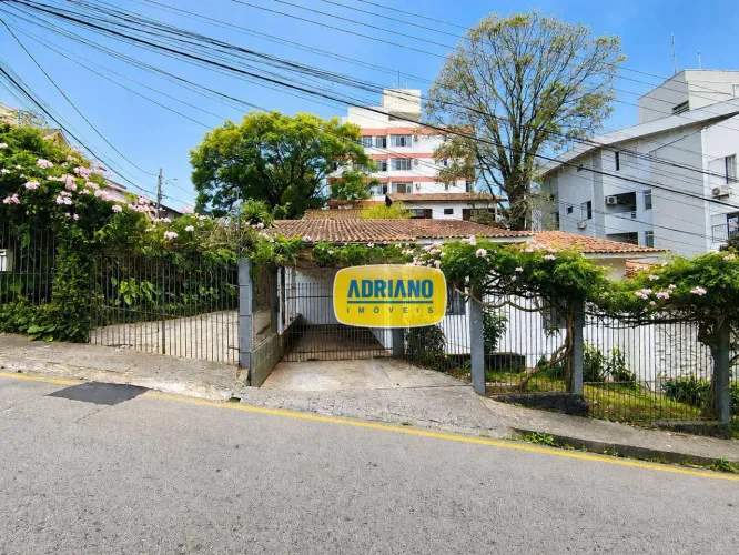 Casa com 3 dormitórios para alugar, 147 m² por R$ 5.015,66/mês - Coqueiros - Florianópolis