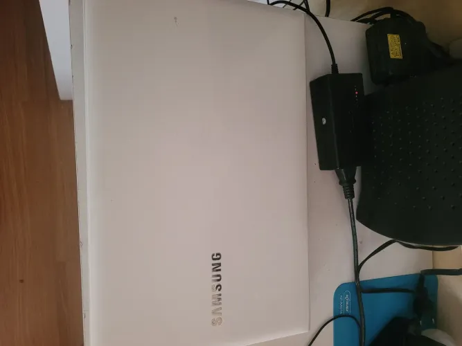 SAMSUNG NOTEBOOK i5 SSD 240, 8GIGAS WINDOWS 10