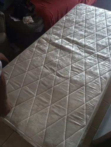 Cama e colchão 
